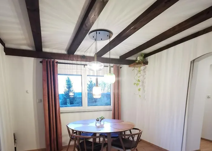 Kleines Haus Im Grünen